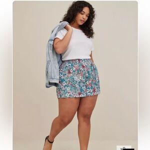 Torrid | 2X | 5 Inch Gauze High-Rise Smocked Waist Short